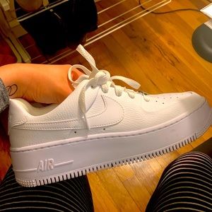 Like New Women’s Nike Air Force 1